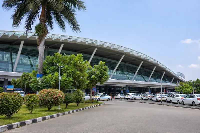 Trivandrum airport forecourt, a common pickup point for Classic Cabs Kerala
